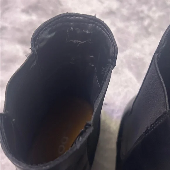 Aldo Black Leather Chukka Boots, missing one of shoe grip tip. - Picture 8 of 8